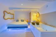 Eros Suite, Greek-style apartment with Jacuzzi