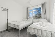 Cozy 3BR Group Stay in Solihull - Sleeps 6 - Convenient Parking