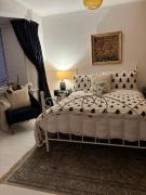 Number 78 Guest house M56 junction 12 located 5 minutes drive from Frodsham Continental breakfast Included