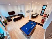Riesiges City Loft - Billiard, Dart und 85 Zoll TV
