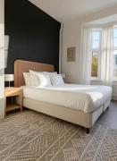 Modern 2-Bedroom Apartment for 4 Guests, In a Prime Location Close to the Train Station and the Historic Center of Ghent