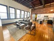 Expansive Back Bay Loft, Sleeps 4, 1B1B