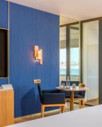 Cozy equipped apartment near train station facing Hilton luxury comfort