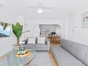 Beachfront Escape Broadbeach - 2BD, Pool, Sleeps 7