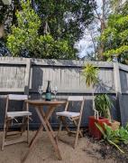Private Garden Studio - Walk to Beach