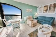 Seaside condo w hot tub & balcony
