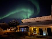 Modern family escape- Stay like local