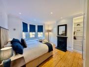 Stunning 4 Bedroom House in Old Windsor Perfect for Families & Groups