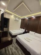 pyramids hotel inn view