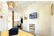 Studio Agabane - By BEST KEYS - Centre-Ville - Cosy & Lumineux - Cuisine Équipée - Smart TV - Lit Confortable - WiFi Fibre - Check-in Autonome - Parking Gratuit à Proximité