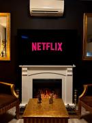 UNIQUE CBD BOTIQUE STAY, BALCONY,NETFLIX,FREE WIFI, Walk to Rundle St, UniAdelaide, Casino, Pubs, Cafes