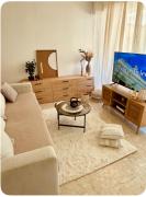 Charming Seaside Flat Ideal Central Location