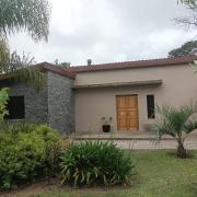 Cómoda casa de 2 dormitorios con amplio jardín