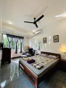 Studio Silent Grove R-6 by Mukund Sadan Arambol