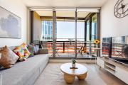 12N25 Abnb-Style Apt in Docklands nr Waterfront with Free Parking and Step to Tram