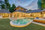 Villa Barcelona - Private 5 BDR Villa in Seminyak, Best Location, large Pool & Garden