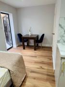 Easy Airport Access - Heathrow Stay Easy Airport Access - Heathrow Stay