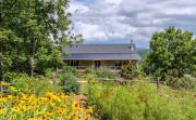 Spacious 5-Bedroom Mountain Farmhouse, Long-Range Views, 20 Minutes to Asheville