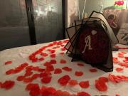 Little Woodlands Chalet with Private Garden & Hot Tub