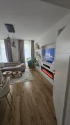 Chic & Comfortable Newly Renovated 2-Bedroom Flat
