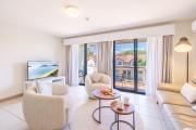 Nelson Bay Breeze Apartments 33, 1 Trafalgar St - Aircon, Wi-Fi, Linen, Pool
