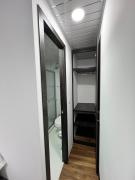 Habitación moderna y cómoda con baño privado, wifi