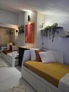 Arcs 1800: 56 people Ski Studio view Mont Blanc