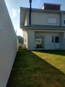 Casa de 140m com 3 suítes em condomínio