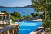 Panorama mobile homes mit Pool am Meer