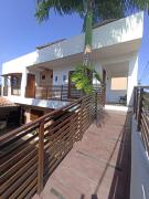 Quarto Duplo com Ar e Banheiro Privativo a poucos metros do mar