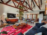 Large and cozy 2 bedroom 200m from the ocean