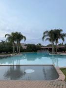 Cozy Flat , Resort-Style Pool ,10 min to Center