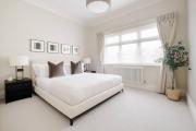 Stunning Single-level Knightsbridge Flat wlift