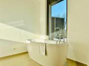 Stylish Spacious Apartment with Free Parking