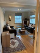 Stylish 2-Bedroom Flat on Brompton Road by Harrods