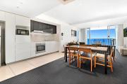 Stylish 2-Bed Apartment in Surfers Paradise