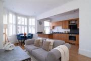 Elegant 2 Bed Apartment by Richmond Park
