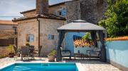 Rustic villa Casa Tessa with outdoor pool in Tar