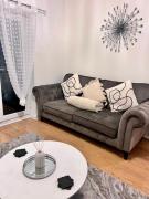 Cosy two bed apartment, Shirley