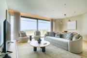 Luxury Oceanfront Apartment with Breathtaking Views 24K