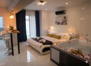Romantic Jacuzzi&Spa Residence Near Acropolis- Fix Metro 180m