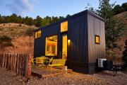 Bougie TinyHome w View & Hot Tub near Hot Springs