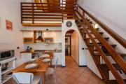 Loft Soppalcato con Patio, Piscina e Parcheggio
