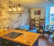 Two-bedroom city retreat close to top sites