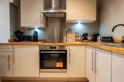 Leeds City Living by The River - Sleeps 10 - Balcony