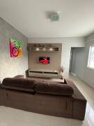 Apartamento no centro dos ingleses, com churrasqueira, ar condicionado perto da praia