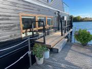 5-star houseboat of 125 m2 with its own bathing jetty
