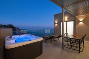 Aquamarine Luxury Suites - Stegna - Beachfront, Jacuzzi , Smart Home, Great View