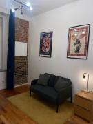 Stylish studio apartment by Namesti Miru