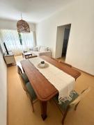 Playa grande departamento a una cuadra del mar